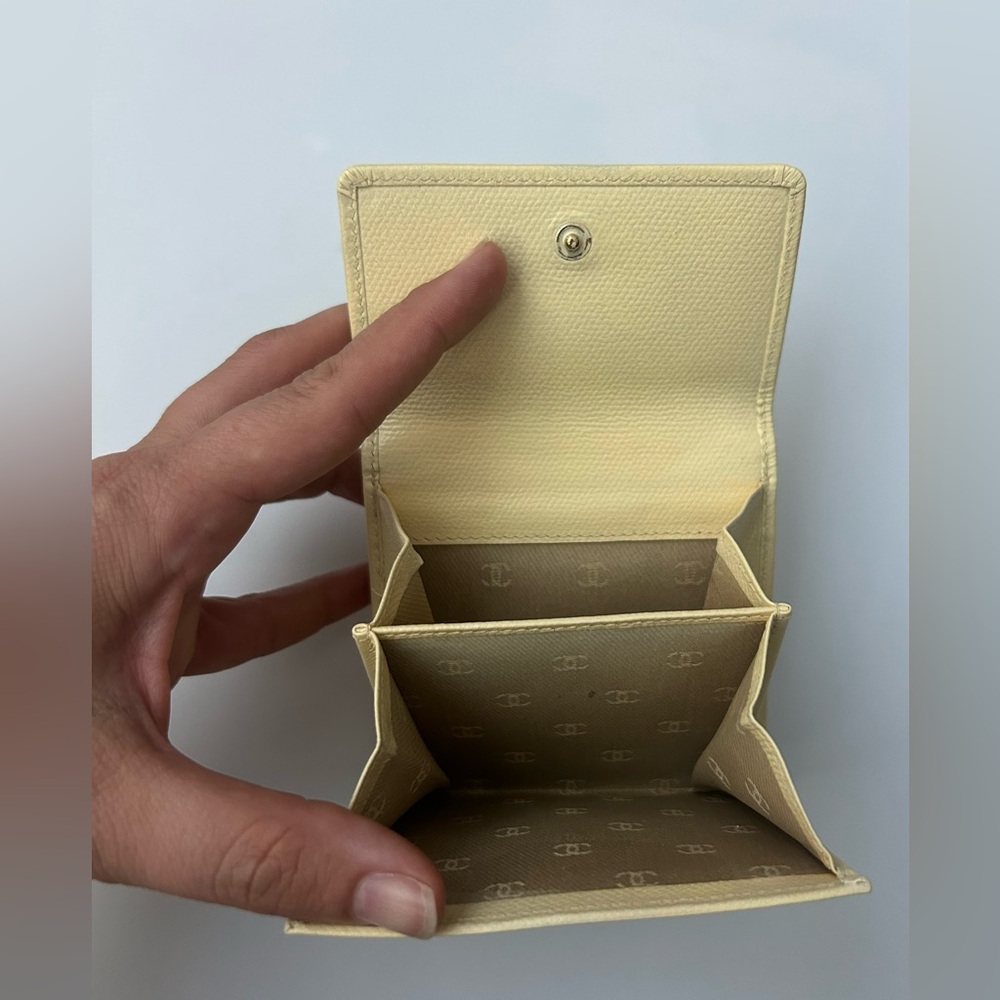 GUC CHANEL Butter Yellow Trifold Compact Wallet - Picture 3 of 7